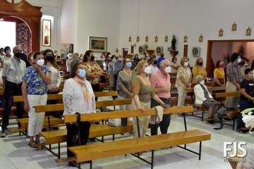  Decenas de fieles rinden pleitesía a San Antonio de Padua en Clavellinas/Francisco Javier Santana.